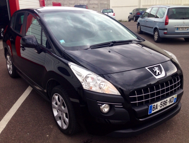 Monospace Peugeot 3008 1.6 HDI 110cv business BMP6 blue